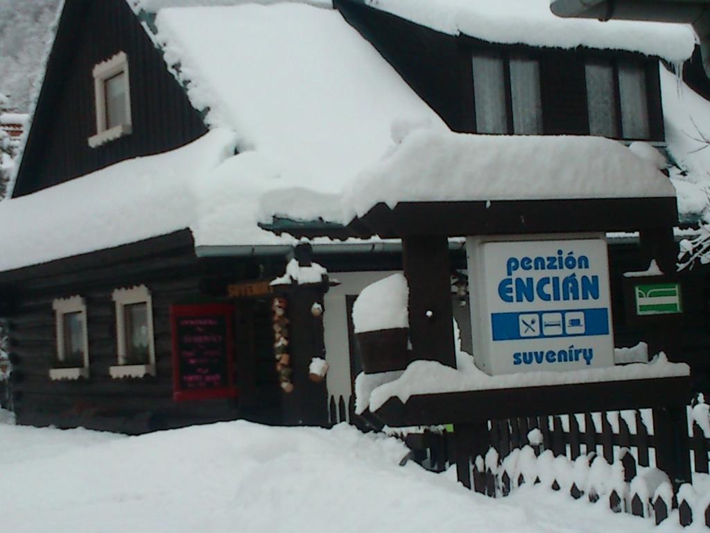 Penzion Encian Mýto pod Ďumbierom Exterior foto